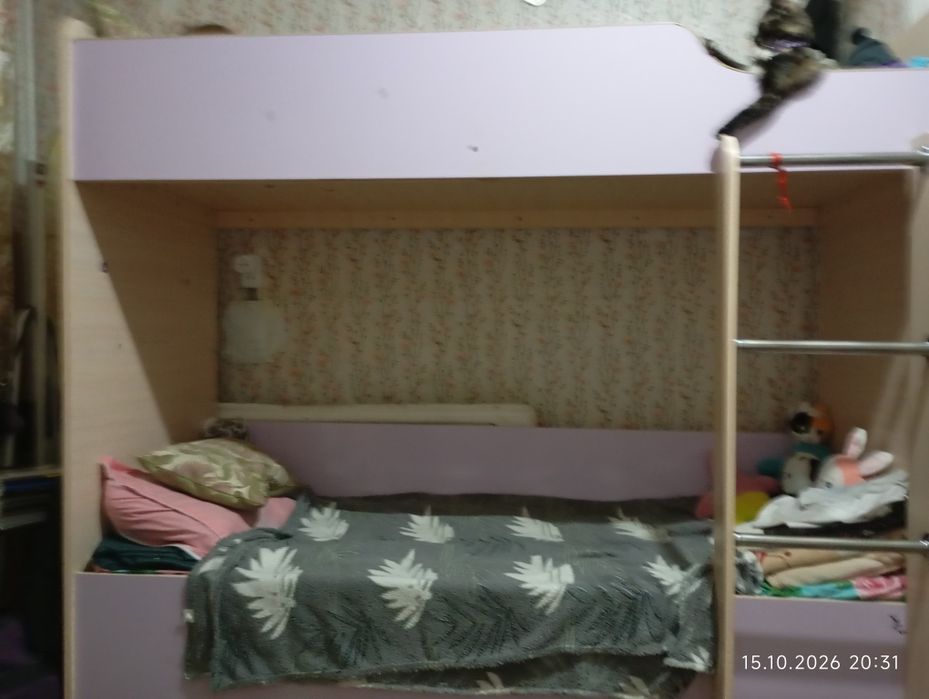 Двухяростную кровать