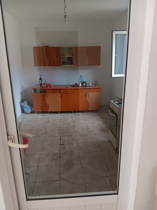 Vand casa zona linistita