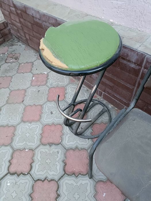 Стулья хорошом сост,барный стул.