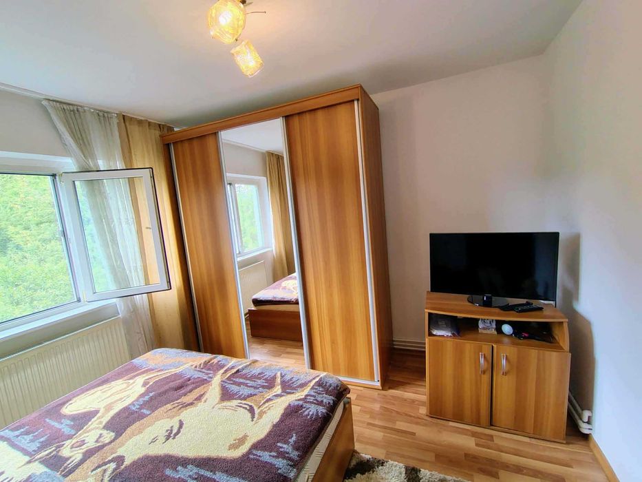 Apartament 2 camera INDEPENDENȚĂ TOTALĂ! Centrală proprie + apă rece trasă separat – Apartament renovat, acoperiș nou 2024, lângă Muntele Prang