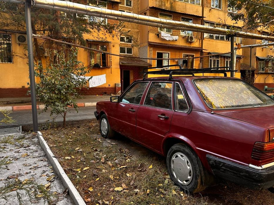 Автомобиль Audi 80