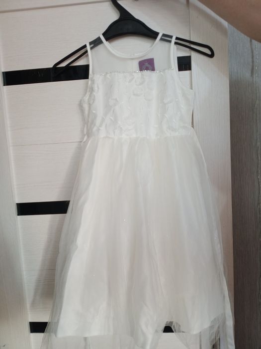 Продам Нарядные платья для девочки