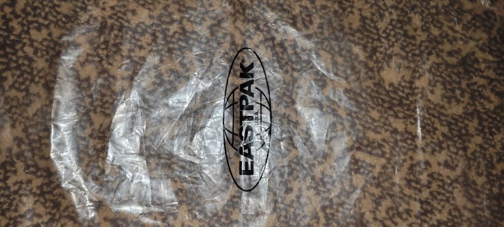 В продаже сумка Eastpak delegated 077