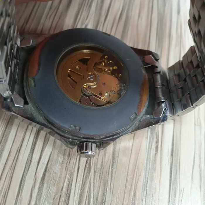 Наручные механические часы