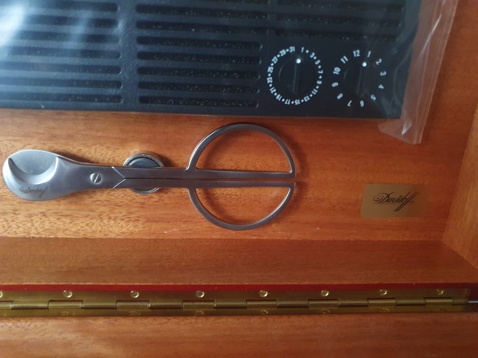 Humidor Davidoff no.4 Red Mahogany