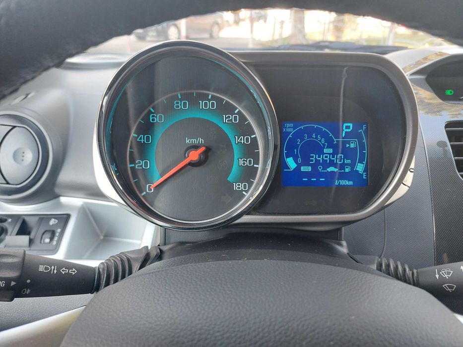 Оқ СПАРК, 2022 йил, тоза, 35000 км, уй-иш-уй ҳайдалган.