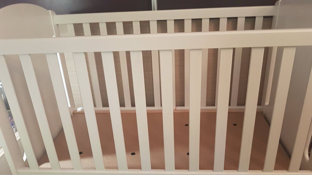 Масивна кошара с матрак