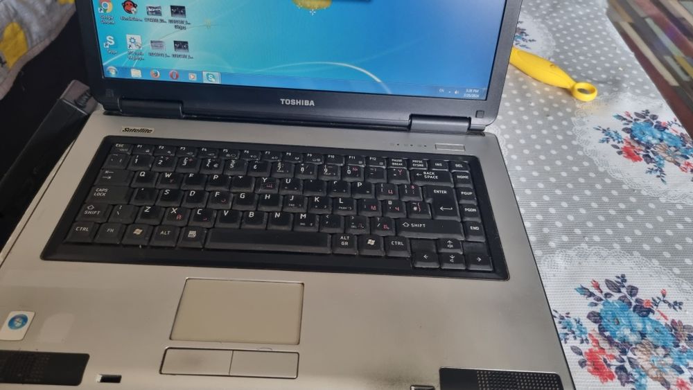Лаптоп тошиба :)