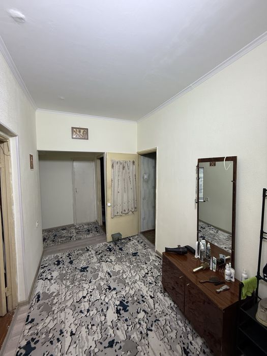 Продаётся своя 3-х комнатная квартирая.