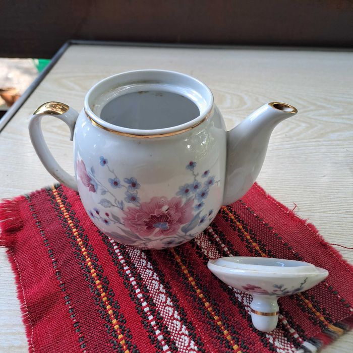 Порцеланови и емайлирани чайници