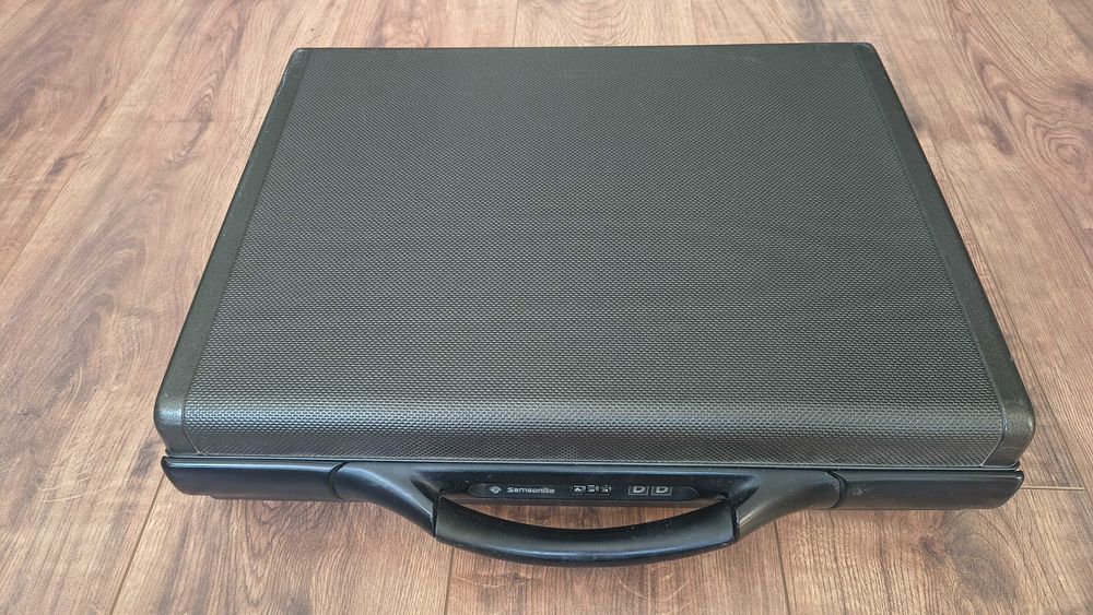 Бизнес куфар Samsonite Самсонайт с твърд карбонов корпус