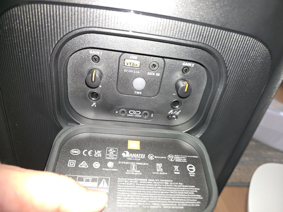 INCHIRIERE !!! Boxa Jbl 710+set 2 microfoane