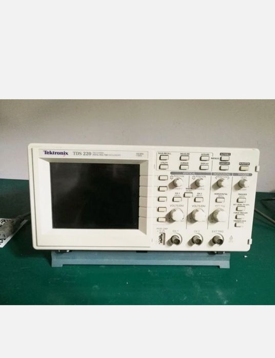 Osciloscop Digital Tektronix TDS220 (100 MHz, 1 GS/s) + Modul TDS2CM