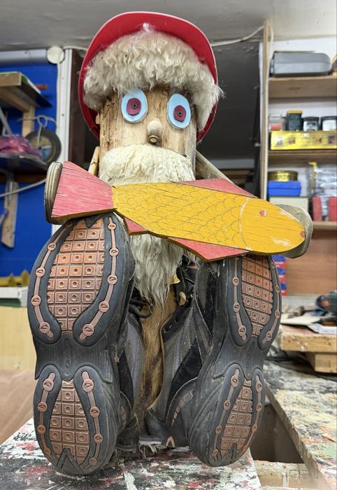 Декор в виде рыбака