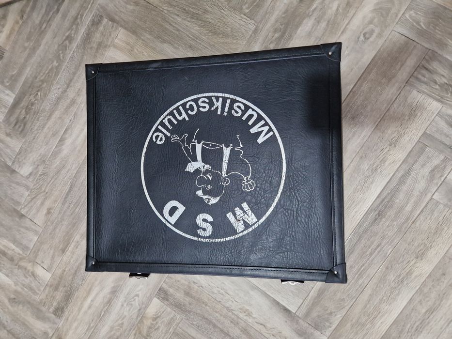 Vând acordeon în stare excelenta.