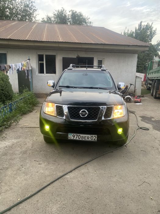 Нисан Навара 2010