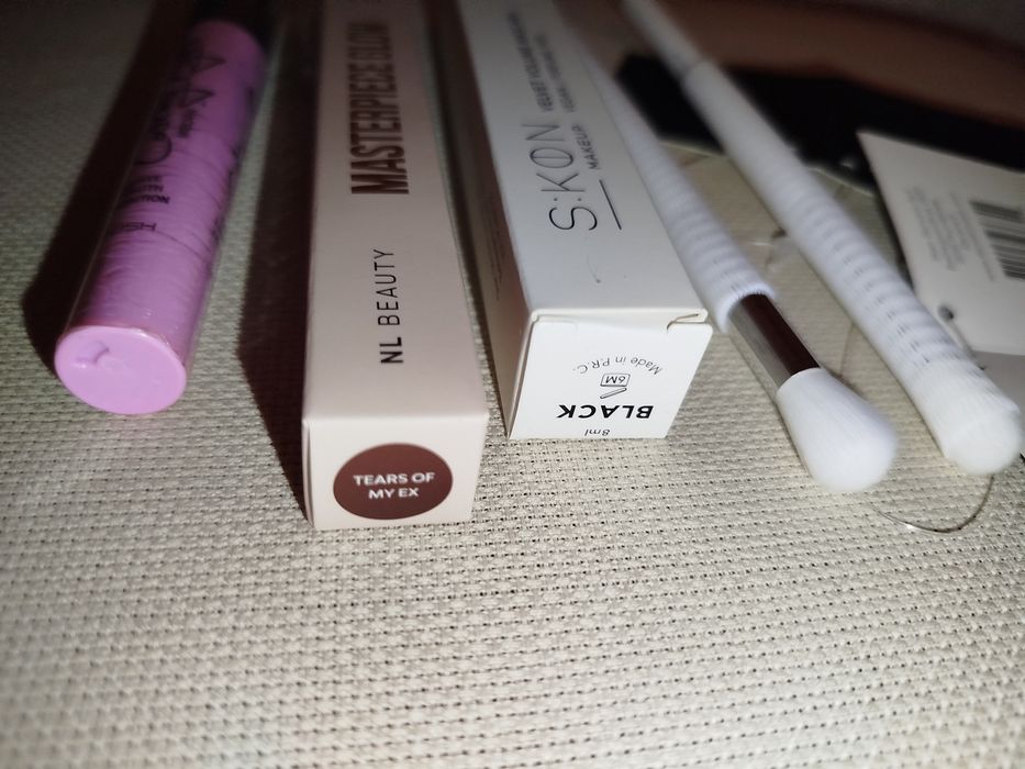 Нов комплект козметика