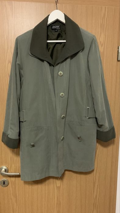 Haina eleganta, marimea 46, conditie excelenta