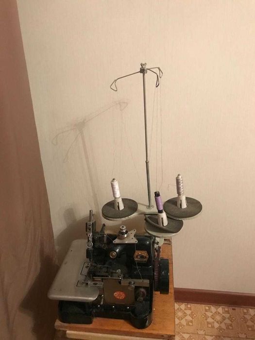 Продам оверлок на 3 нитки б\у