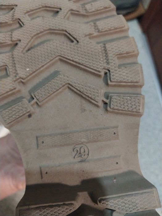 Продам обувь на девочку, ботинки на осень-весну.