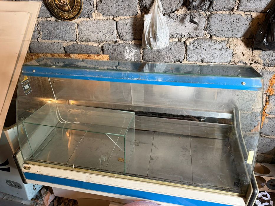 Витринный холодильник