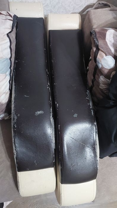 Диван и кресло с подушками