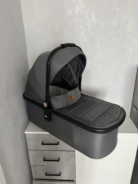Продам коляску 3в1