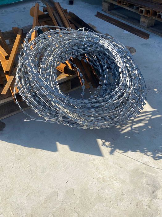колючии проволоки отличаются высоким качеством и более низкими ценам
