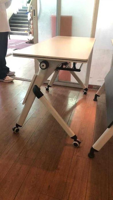 Ученически чин с функция за сгъване