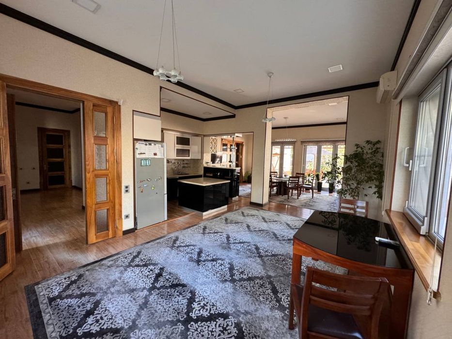 Сдается Срочно Яккасарайский р-н шикарный большой дом