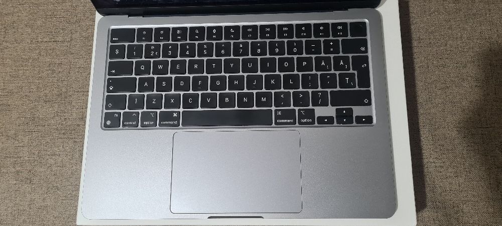 Macbook Air  M2 13" 16 gb ram/256 gb