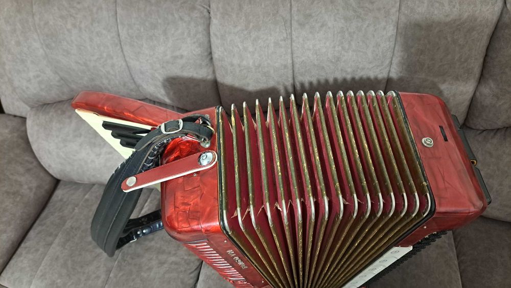 Vând Hohner Tango V M, stare impecabilă, compresie foarte bună.