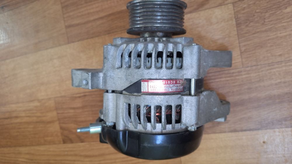 Продается генератор Toyota corolla.
