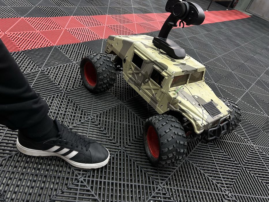 Машинка на радиоуправлении