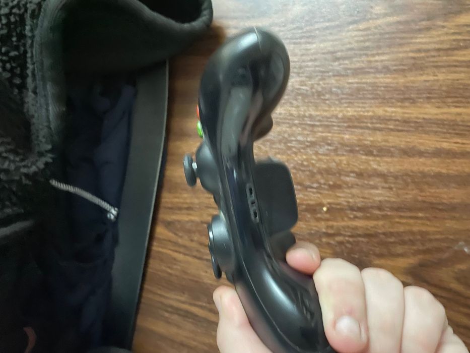 Vând 2 controlere Xbox 360 wireless funcționale preț negociabil