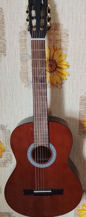 Продам гитару широкий гриф.