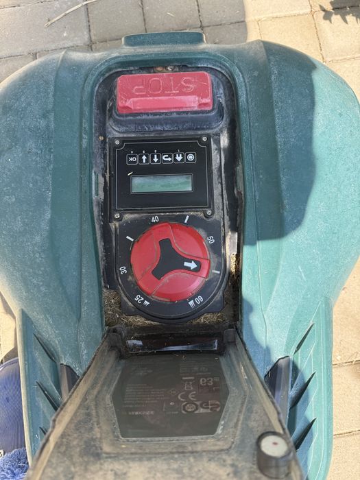 Vand robot pentru tuns  gazonul