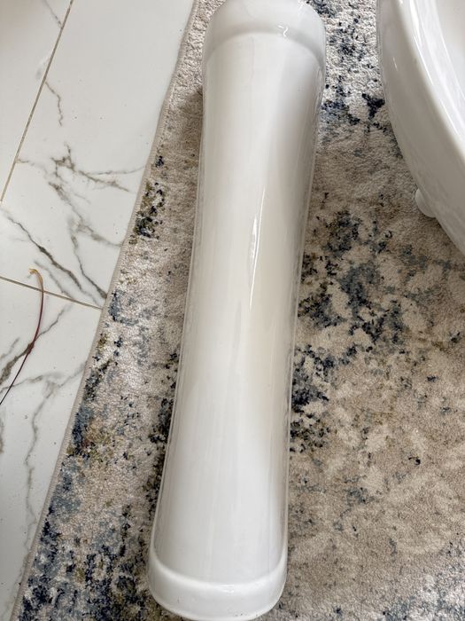 Раковина со стойкой и смесителем