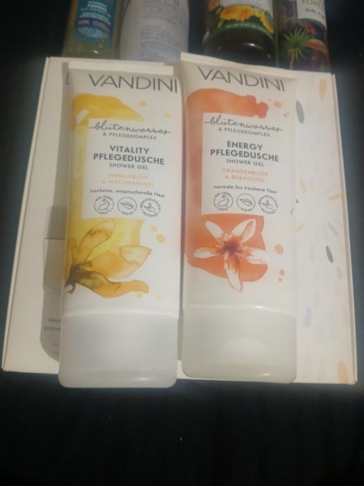 Шампоан и балсам и душ гел на едро и дребно