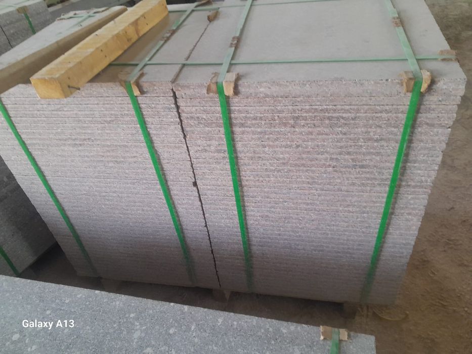 Гранит тас  жёлто куртый