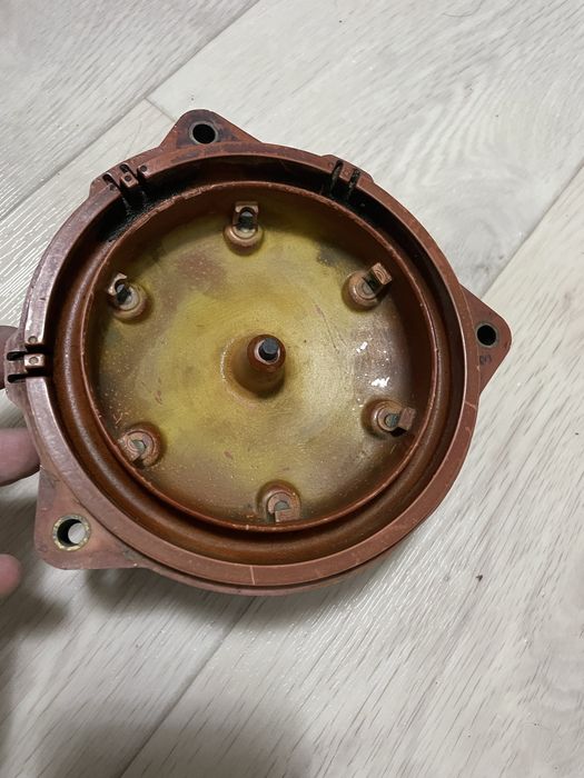 Крышка трамблера мерседес 103-104мотор