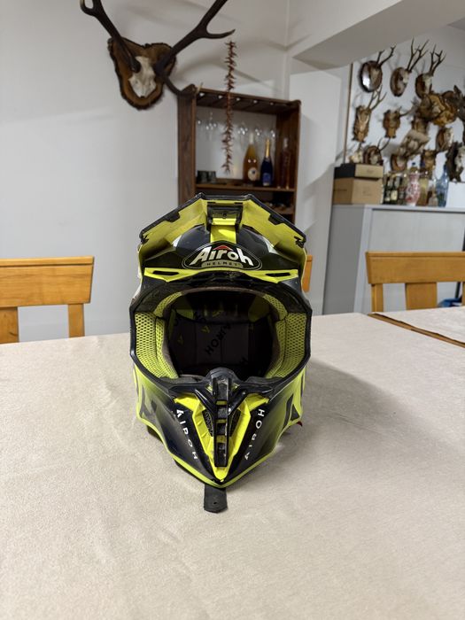 Vand casca airoh Twist 2.0 yellow gloss