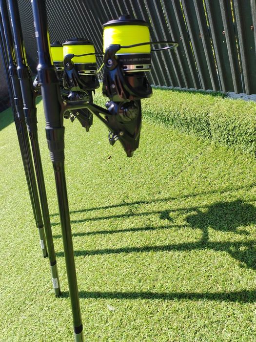 SET 3 Lansete FL Flx 8 CARP 3.60m,2 tronsoane + 3 Mulinete FL BLACK FO