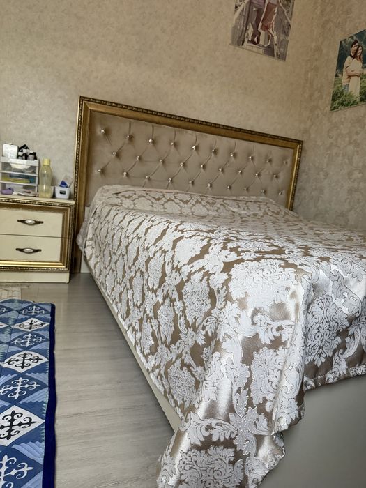Двухспальная кровать с матрасом