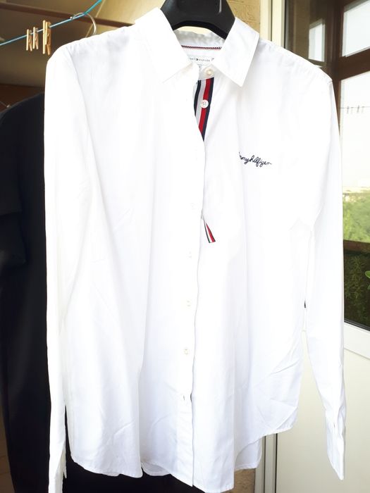 Продам белую рубашку.