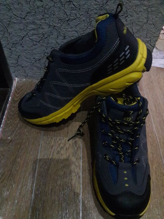 Продаю кроссовки