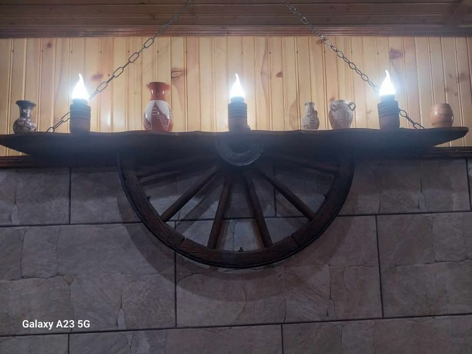 Рафт лампи с  колела от каруца с ръчно изработени дървени чашки