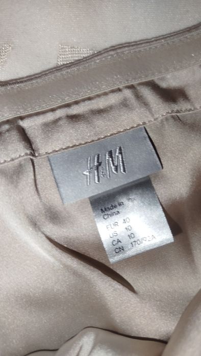 Продавам комплект чисто нови рокля с обувки и чанта 
* цикламена рокля