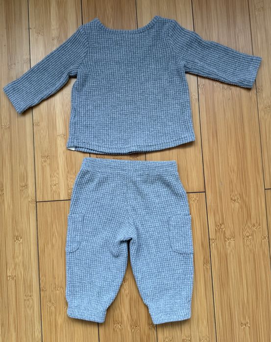 Costumas de baiat pt toamna 6 luni