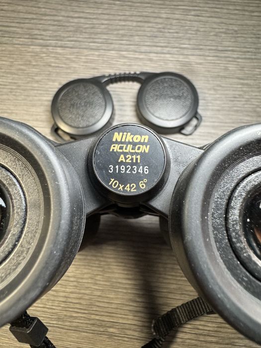 Бинокль Nikon Aculon A211 10x42